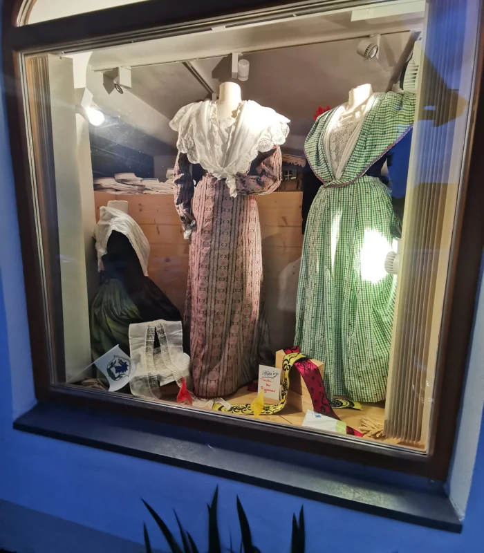 Stefi Couture Retouche Couture Cavaillon Costumes Arlesiens Stefi Couture Retouche Couture Cavaillon Costumes Arlesiens